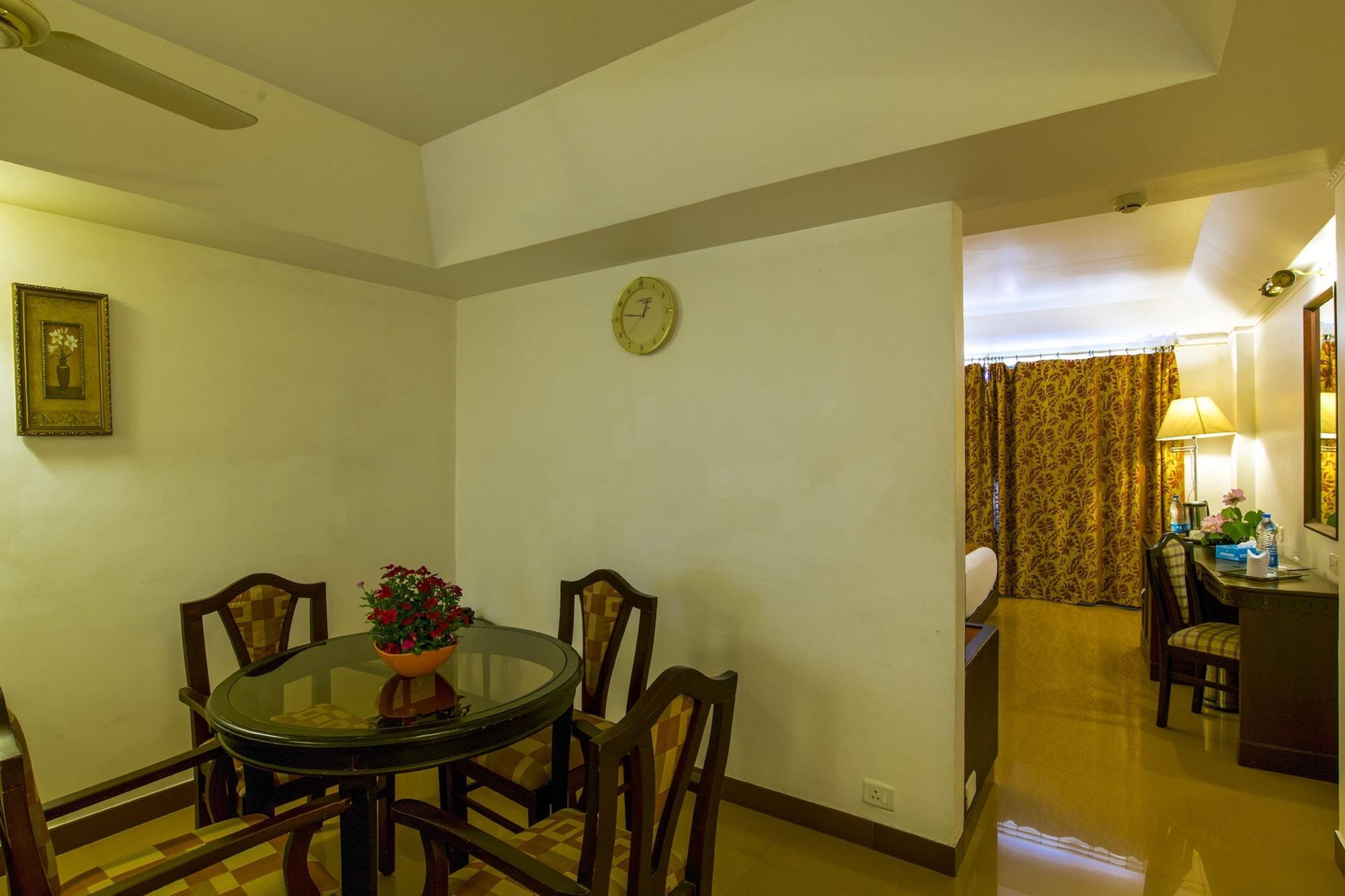 Golf View Hotels & Suites Nedumbassery Luaran gambar