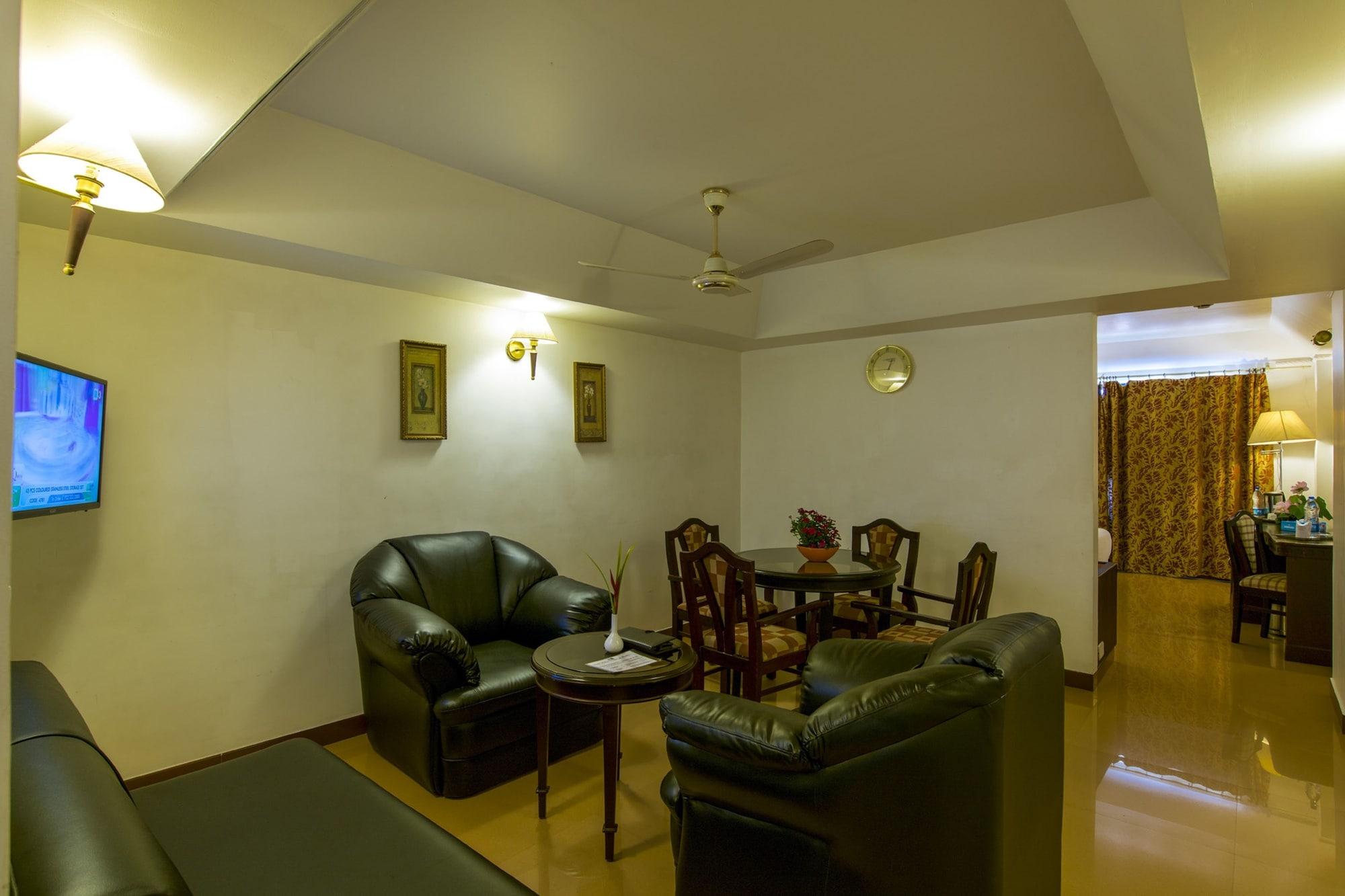 Golf View Hotels & Suites Nedumbassery Luaran gambar