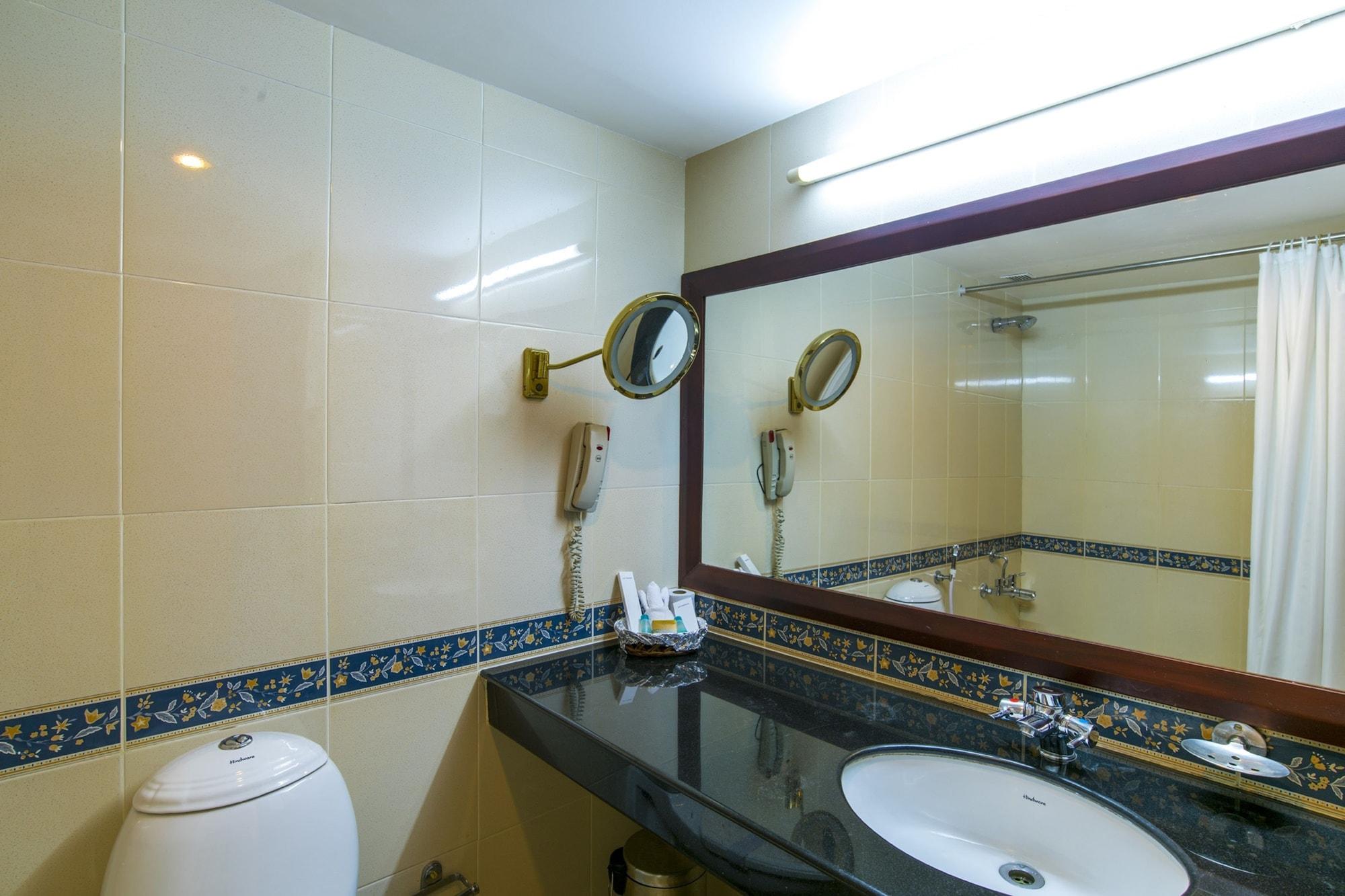 Golf View Hotels & Suites Nedumbassery Luaran gambar