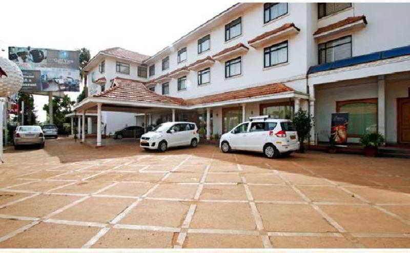 Golf View Hotels & Suites Nedumbassery Luaran gambar