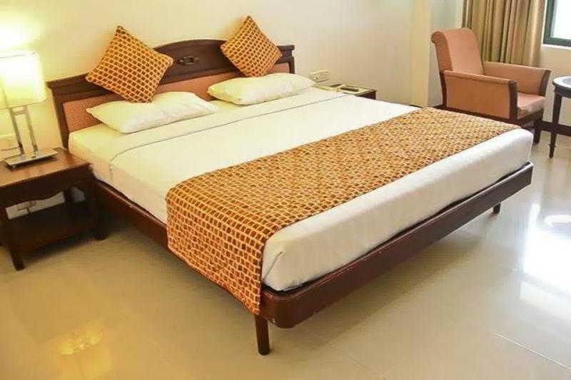 Golf View Hotels & Suites Nedumbassery Luaran gambar