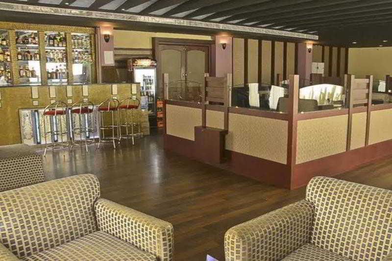Golf View Hotels & Suites Nedumbassery Luaran gambar