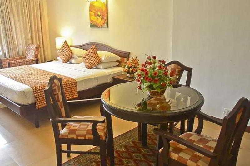 Golf View Hotels & Suites Nedumbassery Luaran gambar