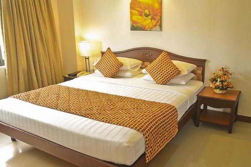 Golf View Hotels & Suites Nedumbassery Luaran gambar