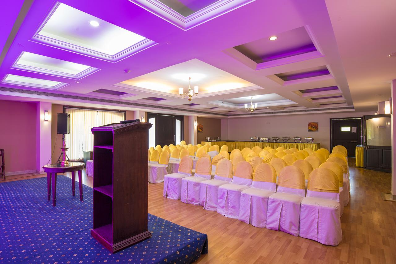 Golf View Hotels & Suites Nedumbassery Luaran gambar