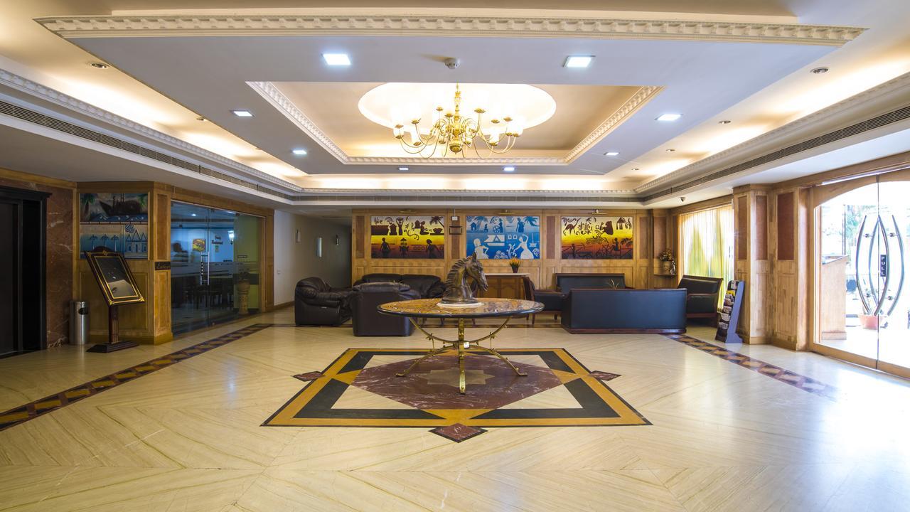 Golf View Hotels & Suites Nedumbassery Luaran gambar