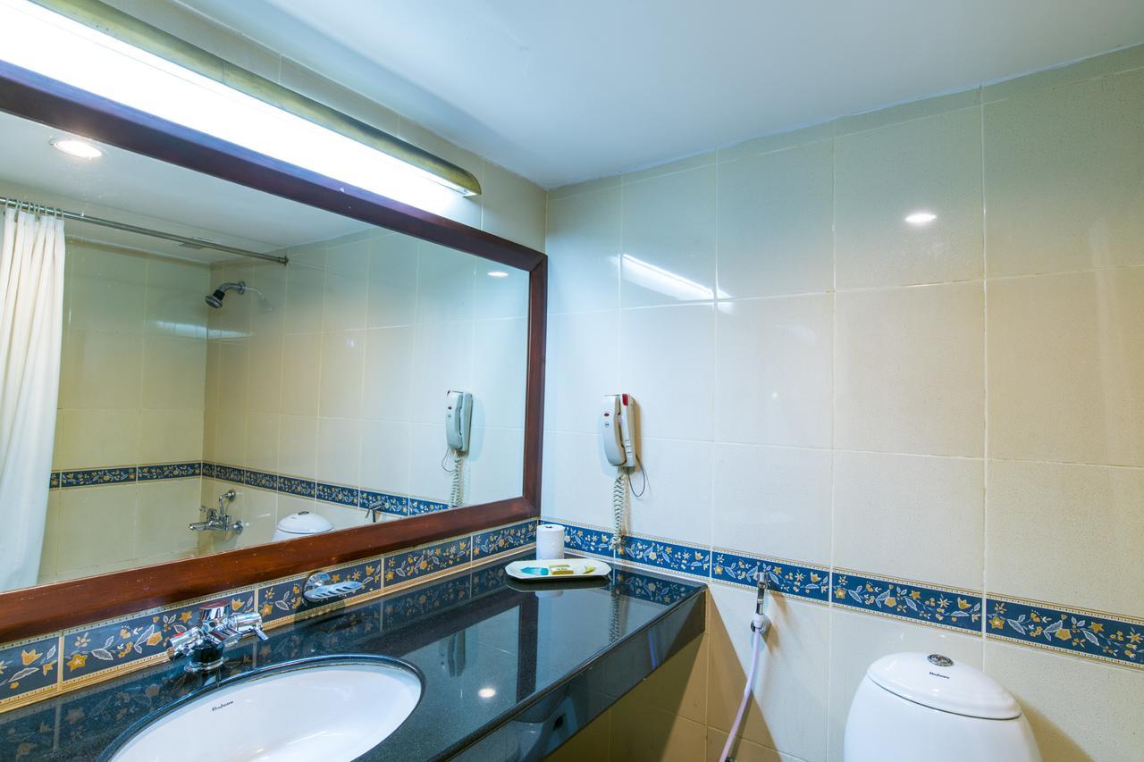 Golf View Hotels & Suites Nedumbassery Luaran gambar